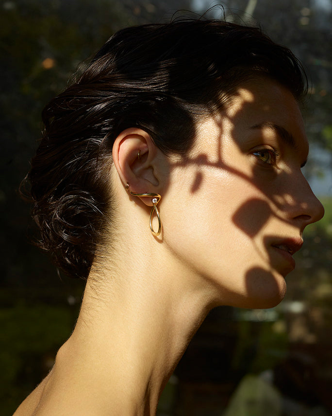 BOUCLE D'OREILLE SERTI SCLUPTE LOOPING OR JAUNE