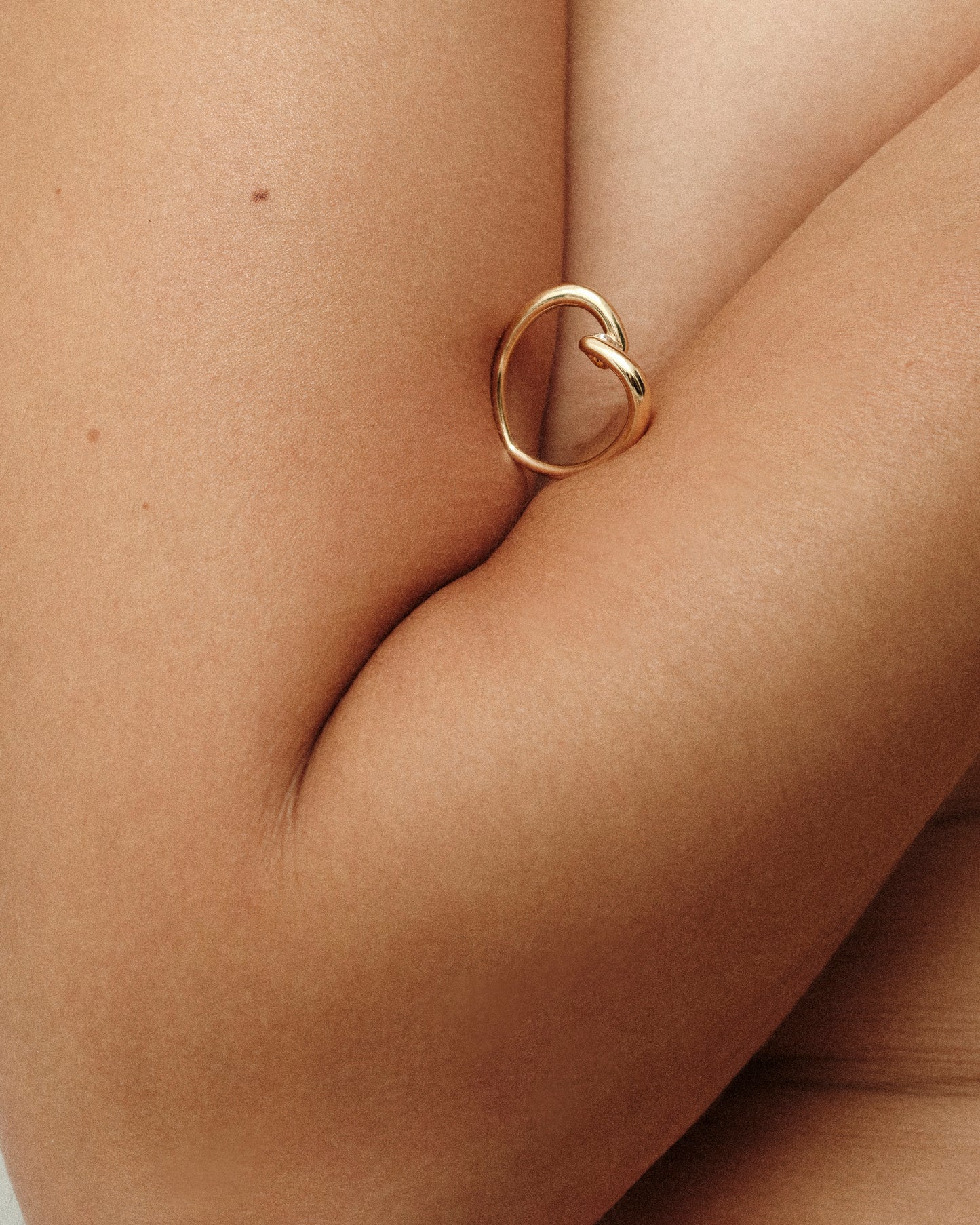 BAGUE COEUR SERTI SCULPTE OR JAUNE